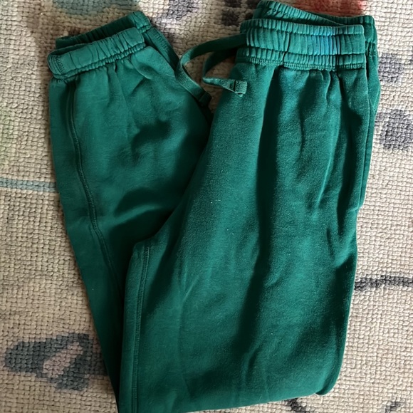 Revolve Richer Poorer green sweats - Picture 2 of 4